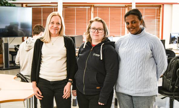 Til USA: Førsteamanuensis Karianne Sørgård Olsen tar med seg studentene Anita Sjåvik og Hanna Mari Christensen til Washington på kurs.