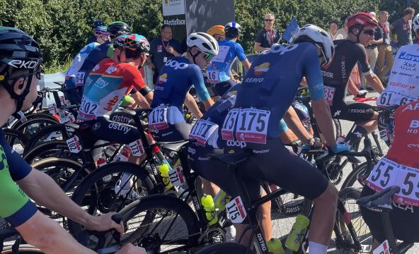 Syklister på startstreken, klare for sykkelløp