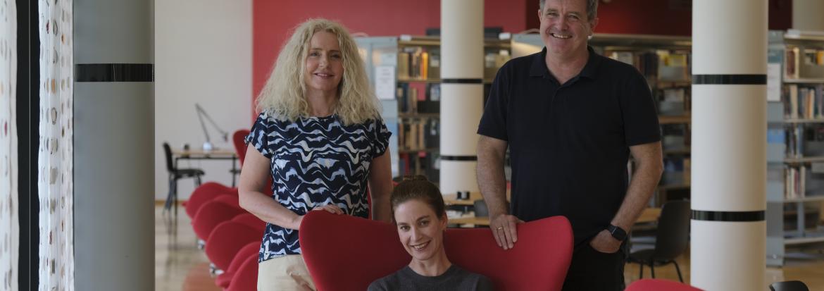 Dekan i midten og sentrale personer rundt feirer EU-tilslag