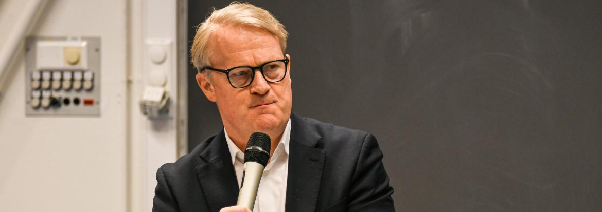 Bekymret: Andreas Skjøld-Lorange i Norsk sikkerhetsmyndighet er bekymret for utviklingen av en informasjonskløft i samfunnet, og mener vi må jobbe for å beholde en felles offentlighet.​ Foto: Tarjei Abelsen