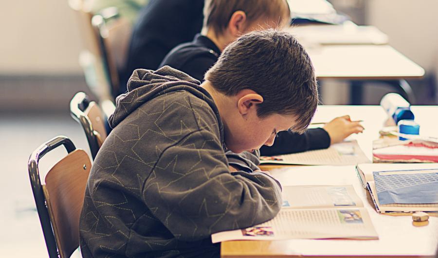 Elever i et klasserom.