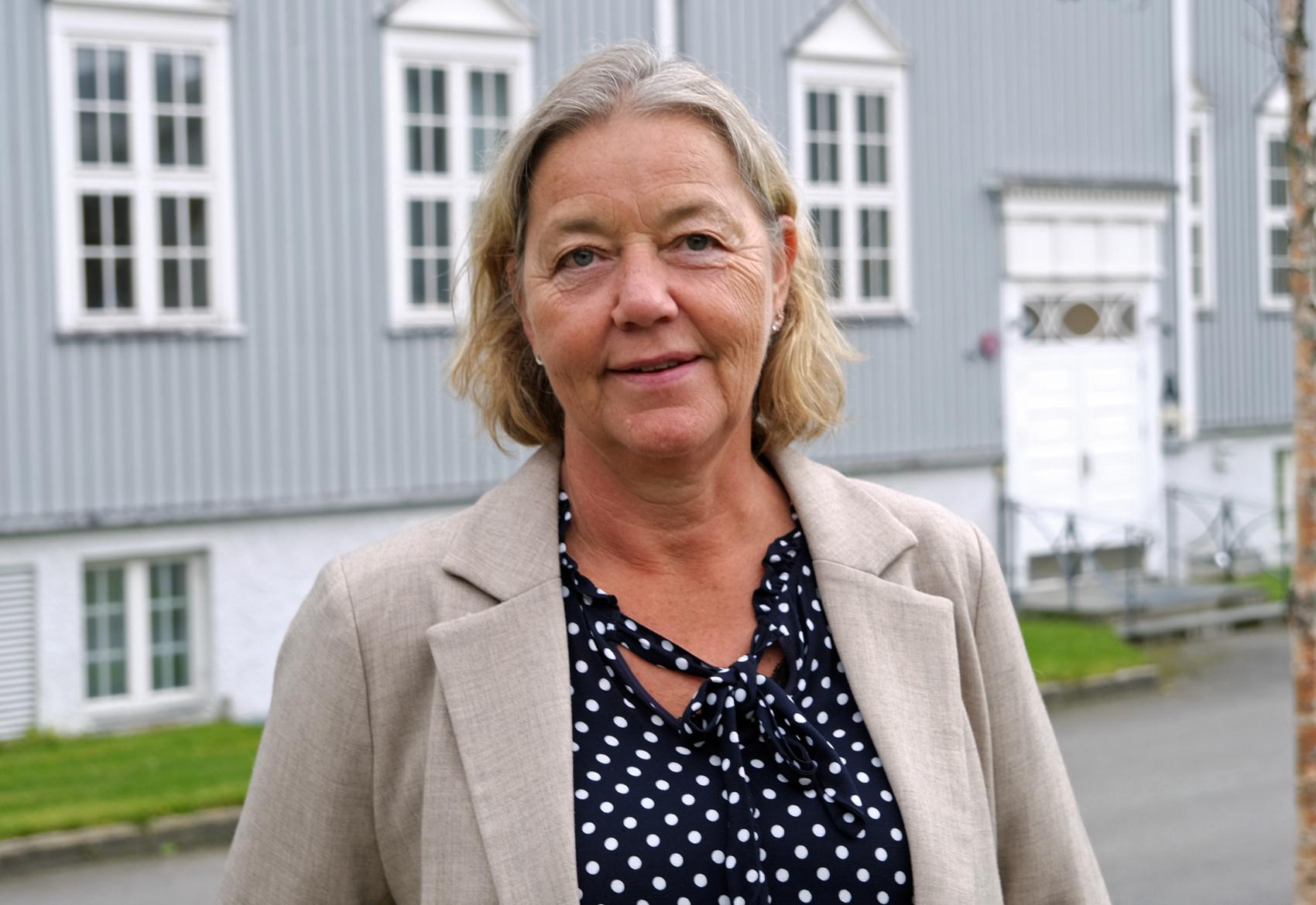 Sylvi Bratteng avbildet utendørs på Nesna