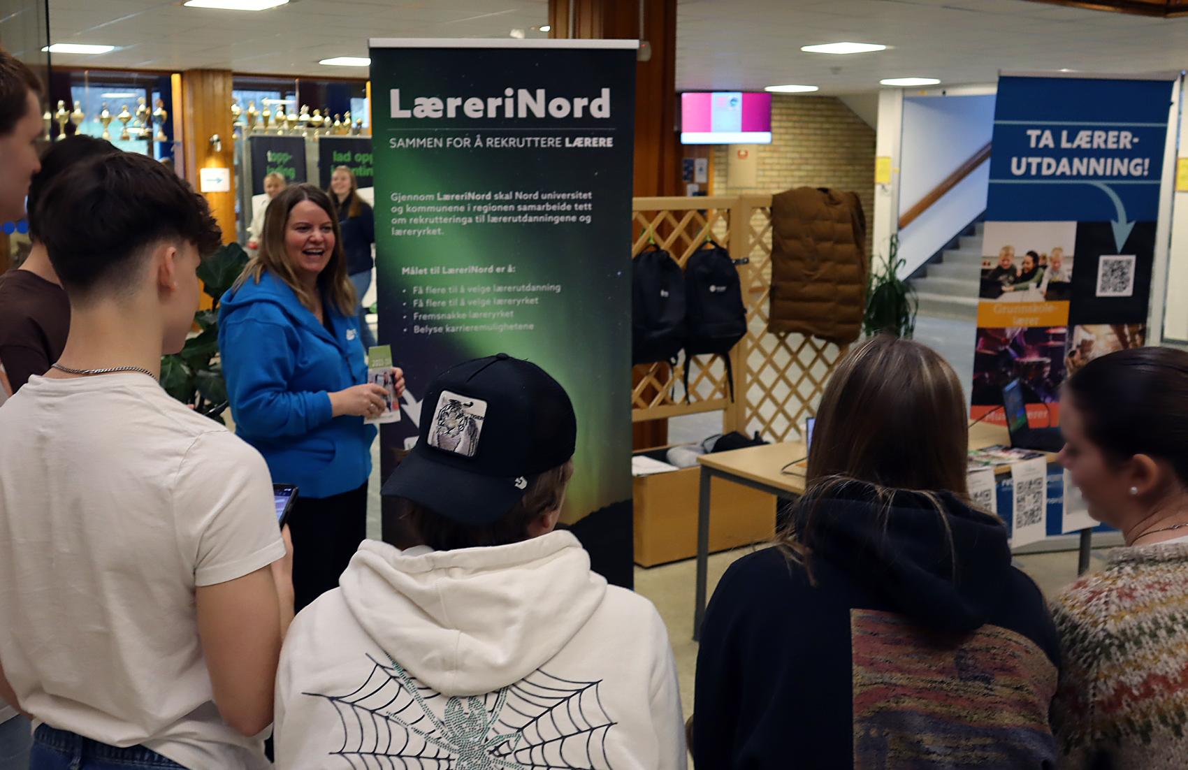 Studieveileder møter ungdommer