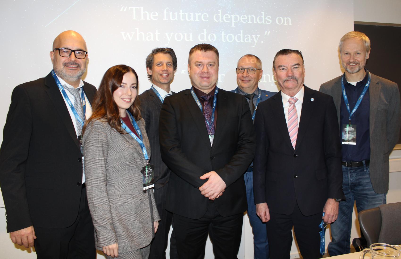 Forskere og forskerkollegaer på et seminar ved Nord universitet.